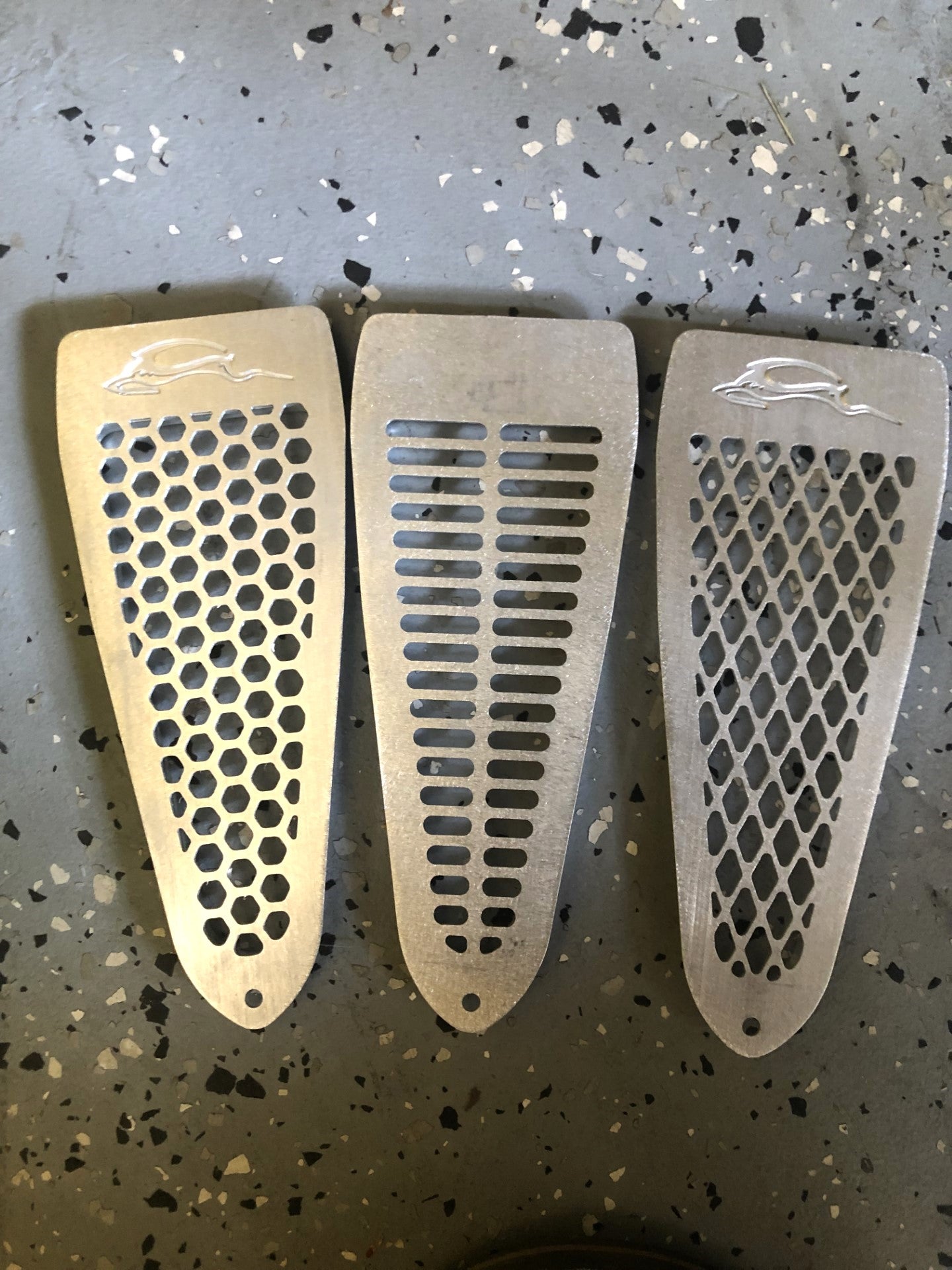 91-96 Caprice/Impala SS Rear Door Vents: Honeycomb w/Deer (2pc)