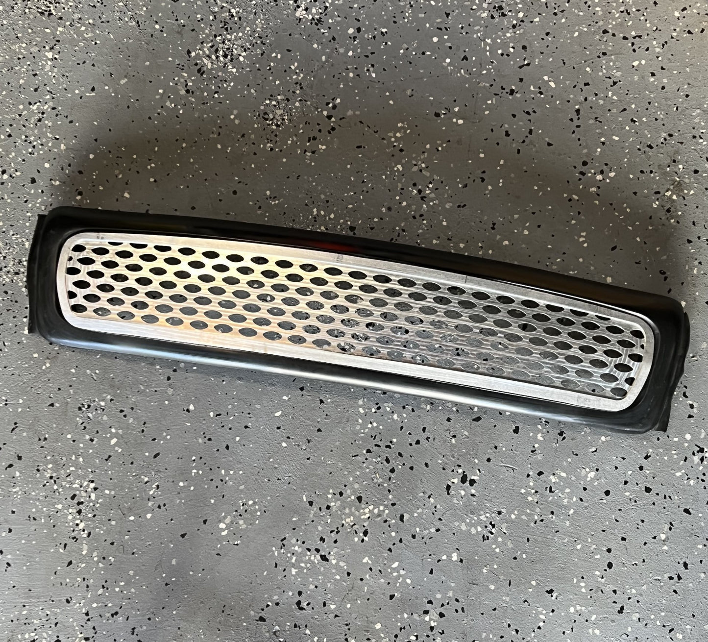 91-96 Caprice/Impala SS Front Grill Insert: 3D Oval (pkg)